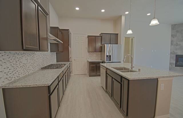 Three Bedroom / Three Bathroom Home in Mariposa Available for Immediate Move In! photos photos