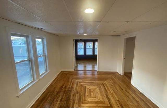 141 Grand St. Gallery 4