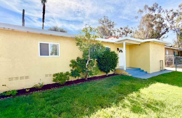 Sweet Single-Story with Private Yard Space and Off-Street Parking, Minutes to Downtown Fallbrook and Conveniences! photos photos