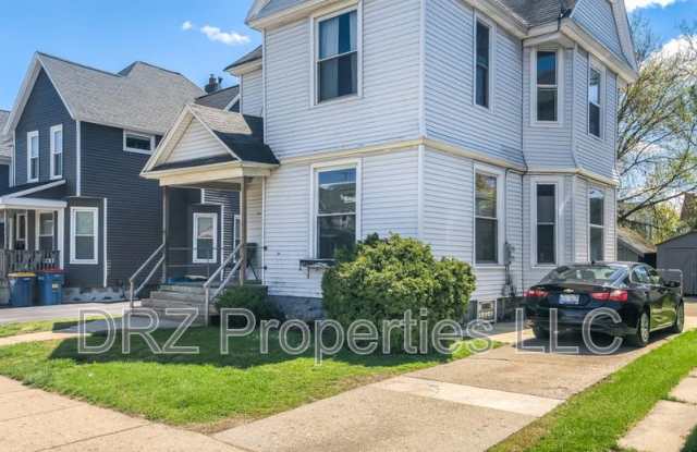 1012 Bridge St NW photos photos