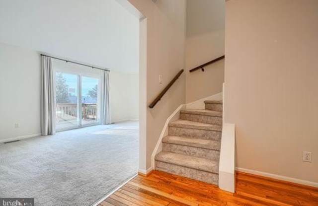 16 CASTLEHILL CT Gallery 4