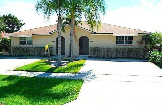 1427 Riverside Circle Gallery 1