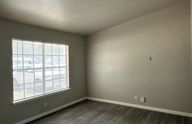 5007 Village Row Gallery 3