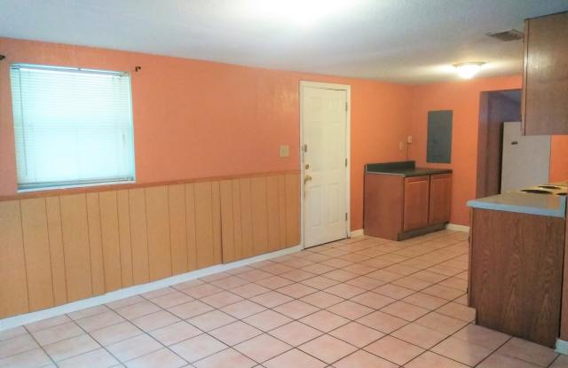 1057 Cherry Ln Gallery 2