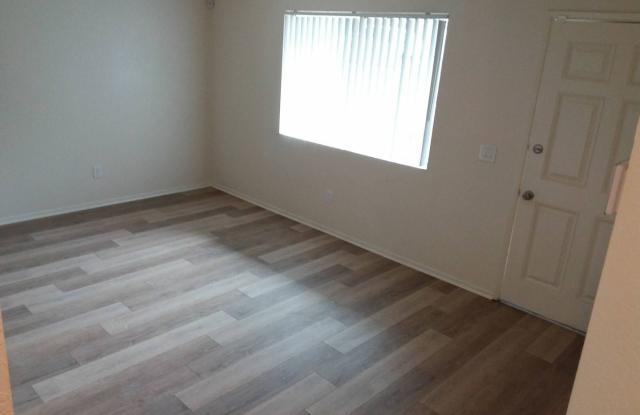 812 Los Reyes Gallery 3