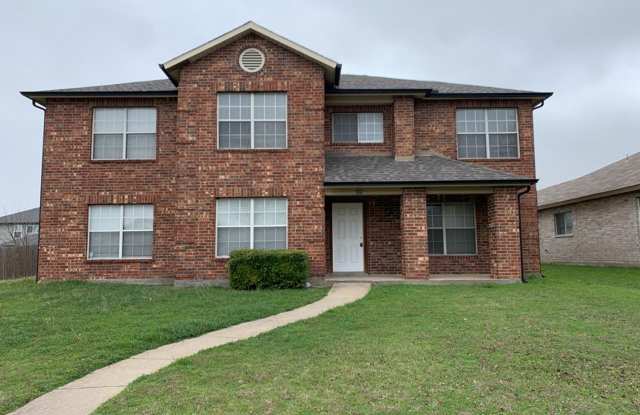 325 Beechwood Ln - 325 Beechwood Lane, Cedar Hill, TX 75104