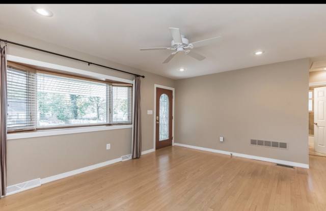 8065 Woodholme Circle Gallery 3
