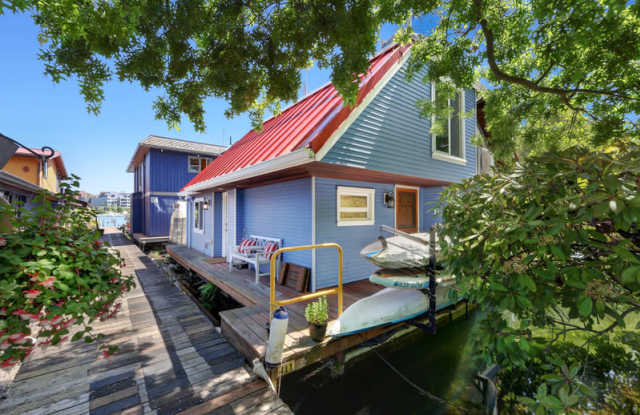 3110 Portage Bay Pl E photos photos
