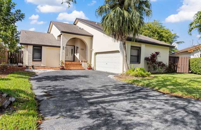 14861 SW 42nd Ln - 14861 Southwest 42nd Lane, Kendall West, FL 33185