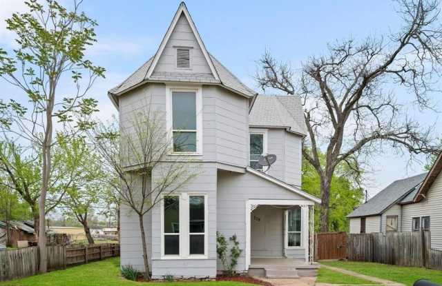 715 W Day Street photos photos