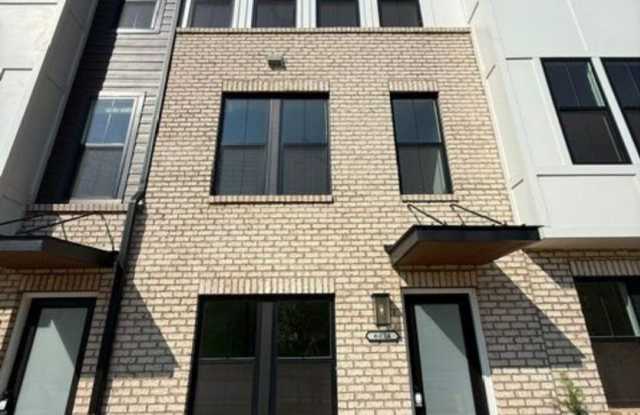 2 BR/2.5BA | Modern Townhome| 2-Car Garage + rooftop terrace Gallery 1