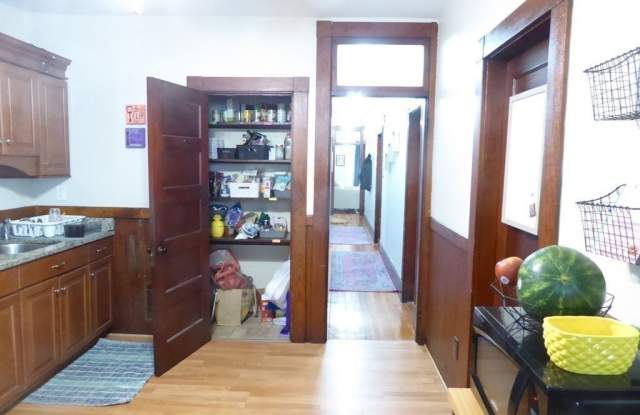 844 E Fifth Street Gallery 2