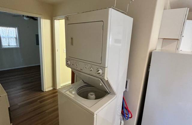1 bedroom home in North Pole / Washer & Dryer in unit Gallery 4