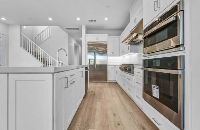 Large Modern Town Home with Oversize Backyard Guarded Luxury Neighborhood Gallery 4