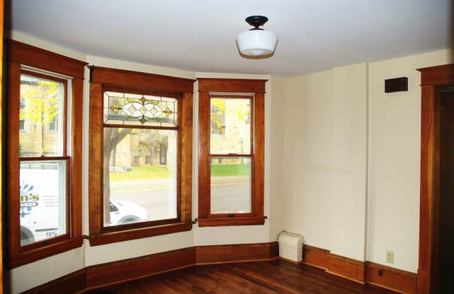 Beautiful, Clean 4 bedroom West 7th Gem!! Gallery 3