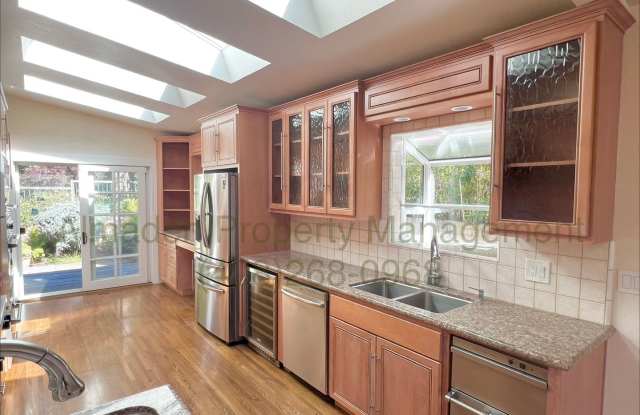 Must See Custom Home in Aptos! Solar, Gourmet Kitchen, & Hot Tub! Pets Negotiable! Gallery 4