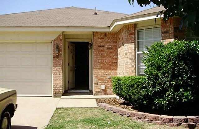 424 Meadow Street - 424 Meadow Street, Saginaw, TX 76179