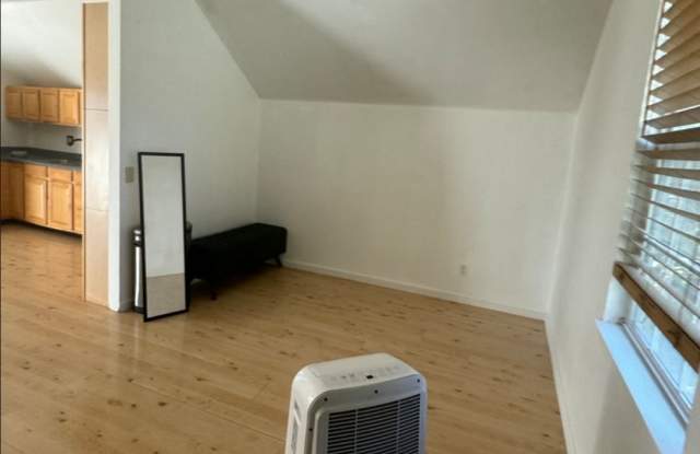 400 Manzanita Way Gallery 1