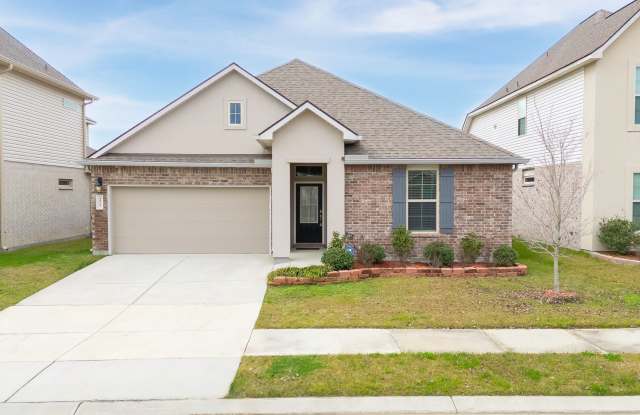 4 Bedroom House with Community Pool & Playground- Fenced Backyard photos photos 4 Bedroom House with Community Pool & Playground- Fenced Backyard photos photos