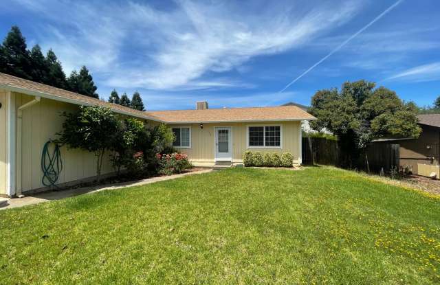 East Redding home with huge yard photos photos
