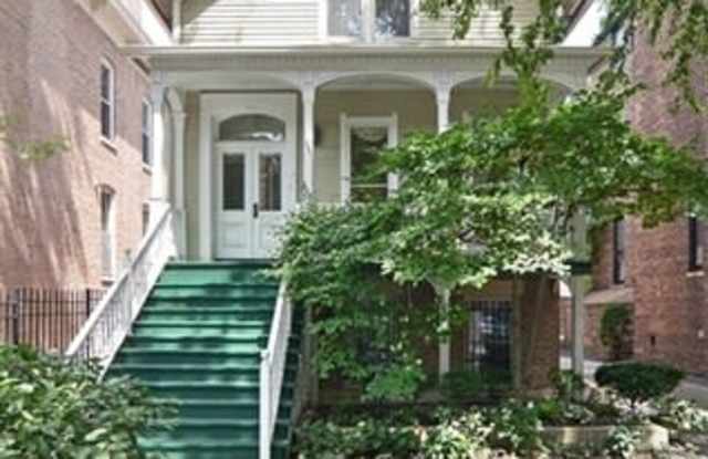 850 W Fullerton Avenue - 850 West Fullerton Avenue, Chicago, IL 60614