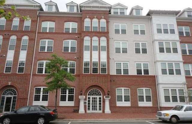 Bright Unit! Two BR Plus Den with Garage Parking! - 4950 Brenman Park Drive, Alexandria, VA 22304