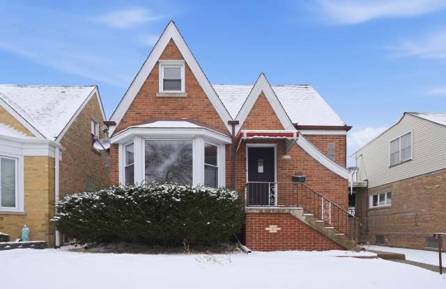6640 West Foster Avenue - 2 photos photos