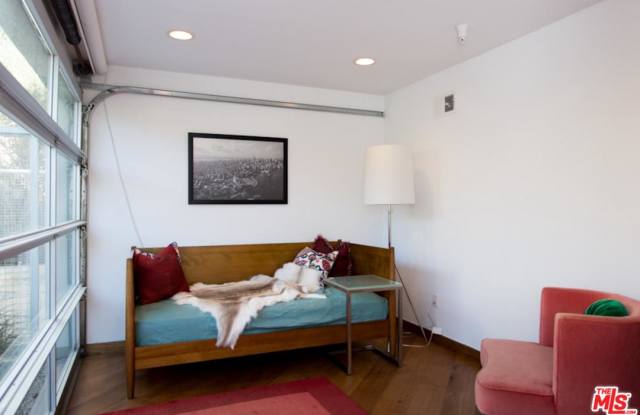 512 BROOKS Avenue Gallery 3