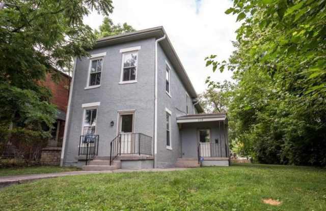 Italian Village home with Huge Yard photos photos