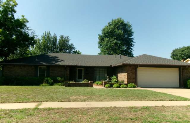 Beautifully Updated 3-Bedroom Home with Spacious Yard & Double Garage Gallery 1