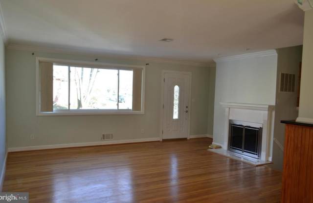 10406 CONOVER Gallery 3
