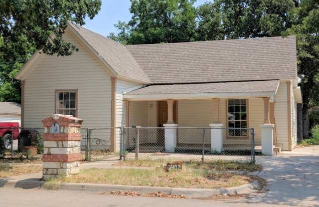 1402 North Commerce Street - 1402 North Commerce Street, Fort Worth, TX 76164