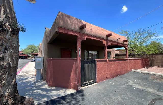 Central- 3 bedroom/ 2 bathroom house photos photos