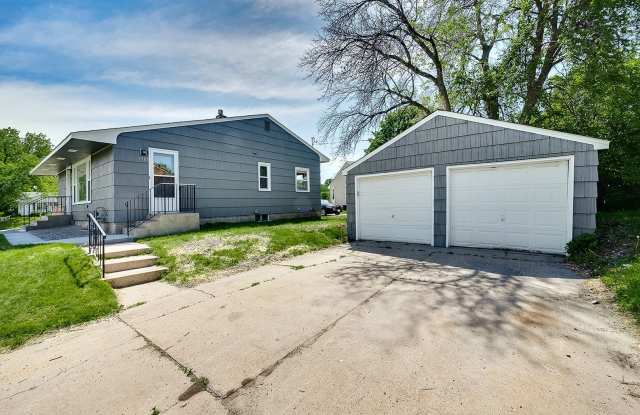 Completely Renovated Duplex: 3-bed / 2-bath Highland Park Gem! - 2505 Edgcumbe Road, St. Paul, MN 55116