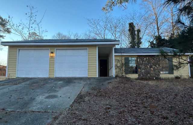 **ASK HOW YOU CAN MOVE IN WITH NO SECURITY DEPOSIT**3123 Shoal Creek: 3BD, 2BA ranch home with oversized living room  open floor plan and wet bar. Fenced-in backyard and detached screened-in porch. AVAILABLE NOW! photos photos