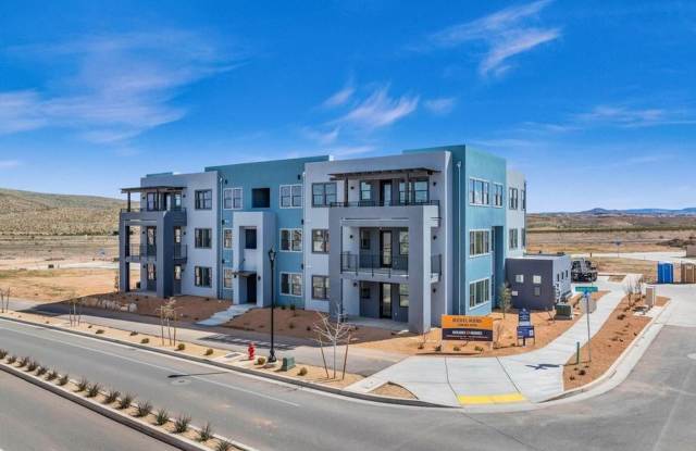 Low Maintenance Living! 2 Bedroom Condo in Desert Color! Gallery 3