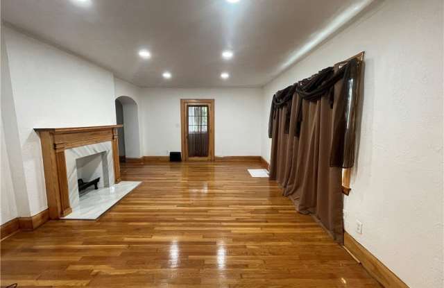 2235 Montclair Avenue Gallery 4