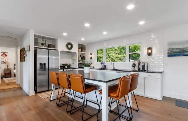 Fontana-on-Geneva Lake Furnished Home Available for Monthly  Mid-Term Rentals photos photos