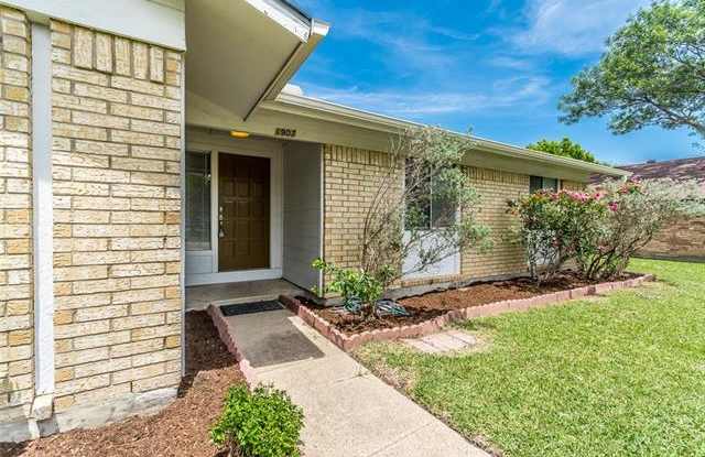 1907 Forestdale Drive Gallery 4