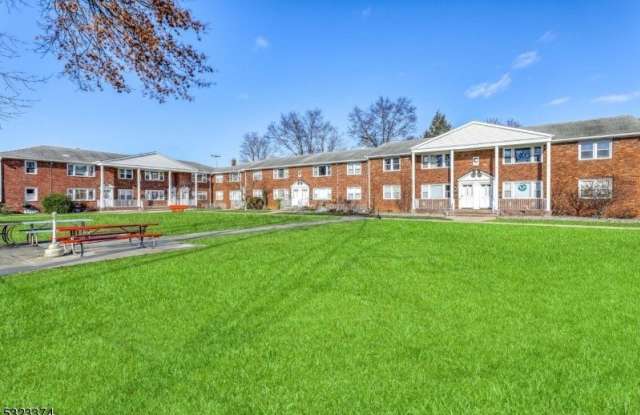 579 Lakeside Ave photos photos