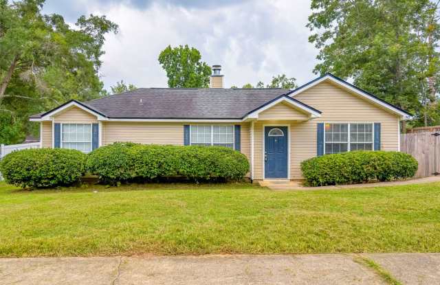 LOVELY SE 3/2 w/ New Paint, Fireplace, Fenced Yard, Vaulted Ceilings, Washer/Dryer, & No Carpet! $1650/month Avail NOW! photos photos