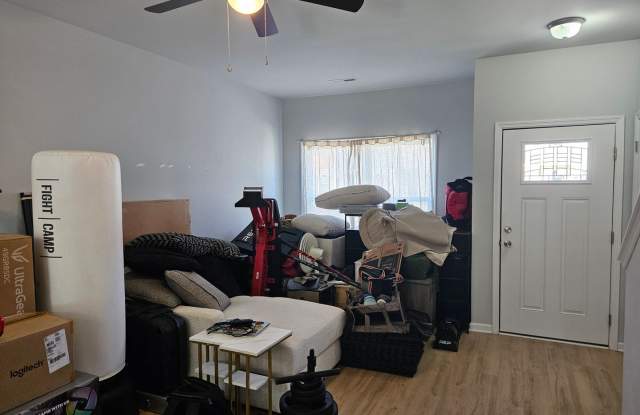 Beautiful unfurnished End unit - 2 bedroom 2.5 bath Townhouse - Holly Ridge Gallery 4