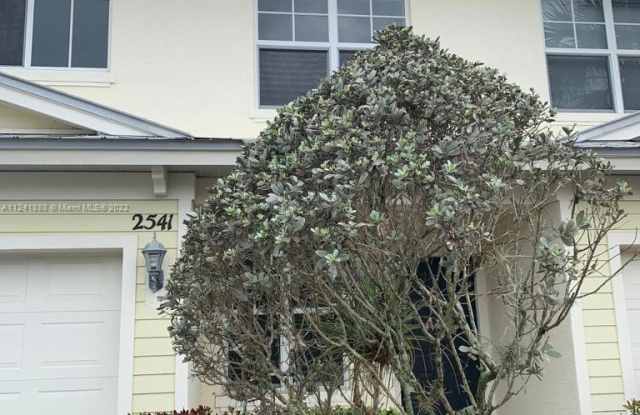 2541 Creekside Dr Gallery 2
