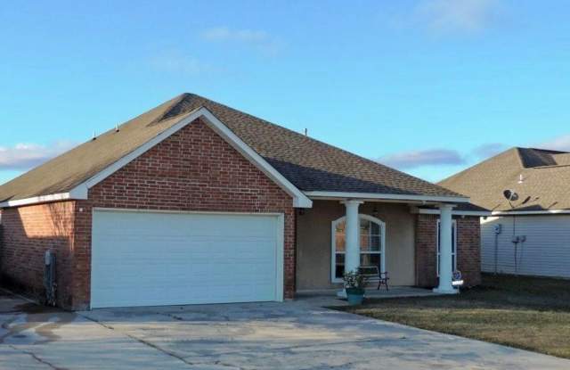 Beautiful 3-Bedroom, 2-Bath Home in Denham Springs – Pet Friendly! photos photos