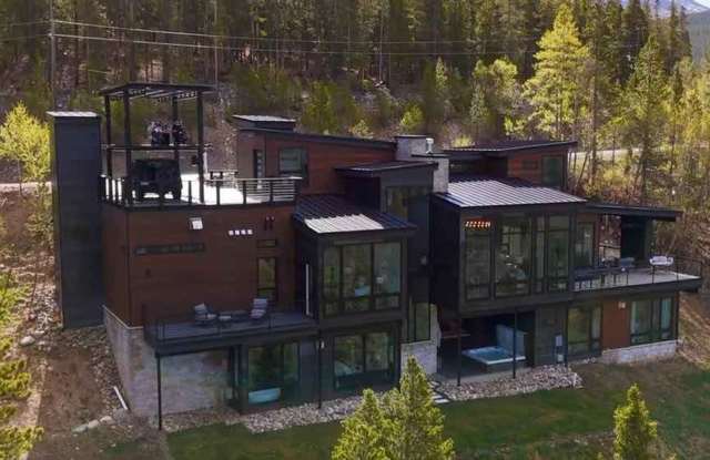 Stunning Modern Luxury Alpine Retreat consisting of 4 Bedroom and 5 Baths, and high-end finishes throughout! Gallery 1
