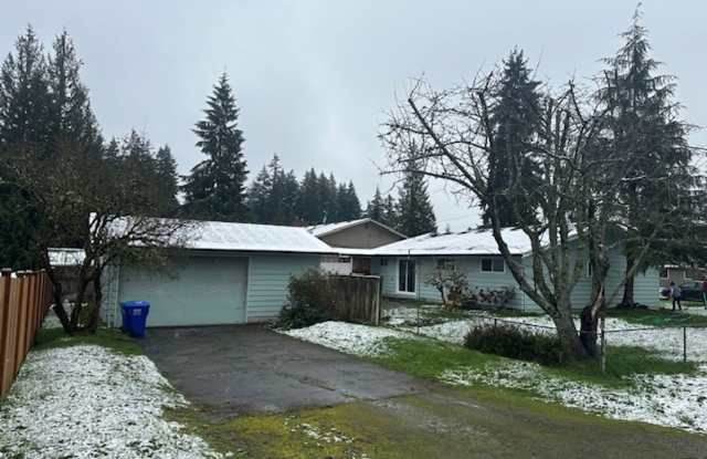 Lightly Updated 4 Bed Everett Home w/ Large Detached Garage/Workshop! photos photos