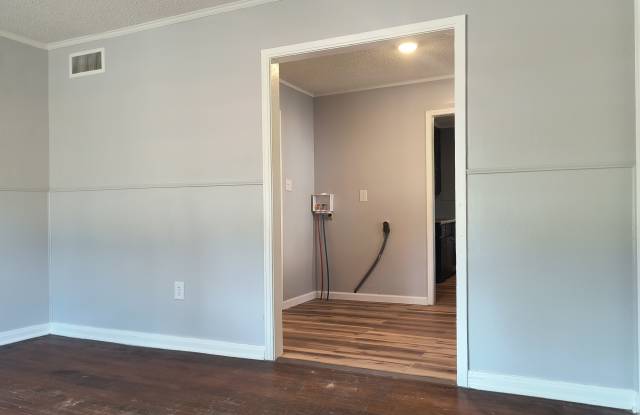 1734 East Circle Drive Gallery 4