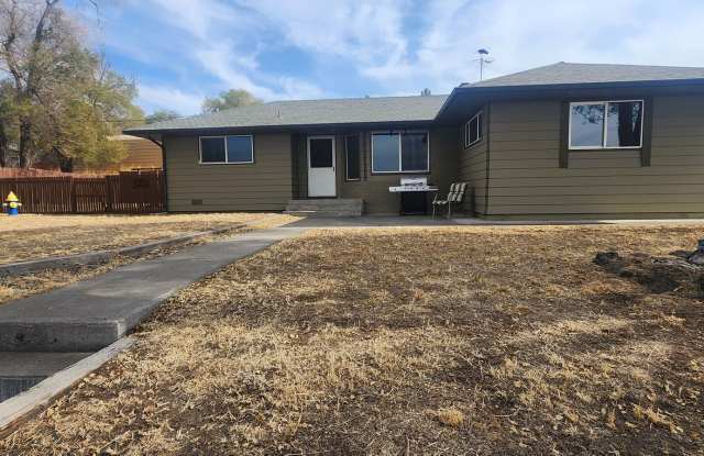 *Furnished home- Short term rental - 1833 U.S. 97, Jefferson County, OR 97741