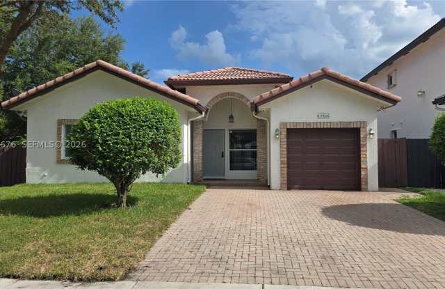 15826 SW 138th Ter Gallery 1