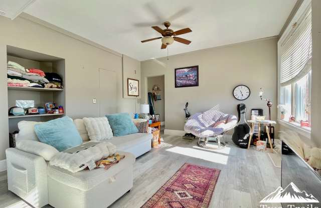 BEAUTIFUL DOWNTOWN CONDO WITH MOUNTAIN VIEWS photos photos